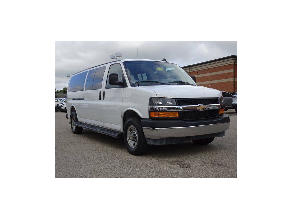 2025 Chevrolet Express LT 3500