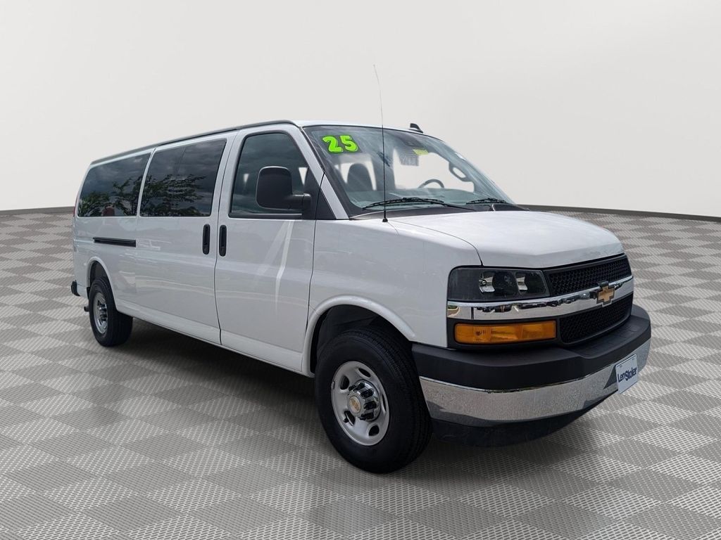 2025 Chevrolet Express LT 3500