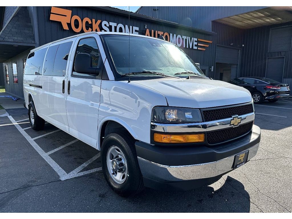 2025 Chevrolet Express LT 3500