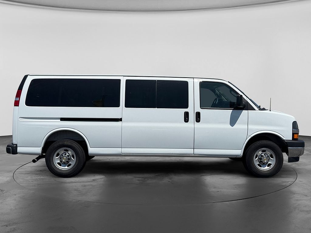 2025 Chevrolet Express LT 3500