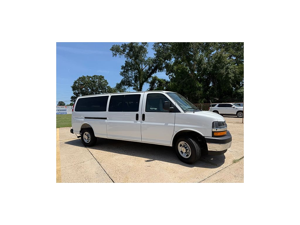2025 Chevrolet Express LT 3500
