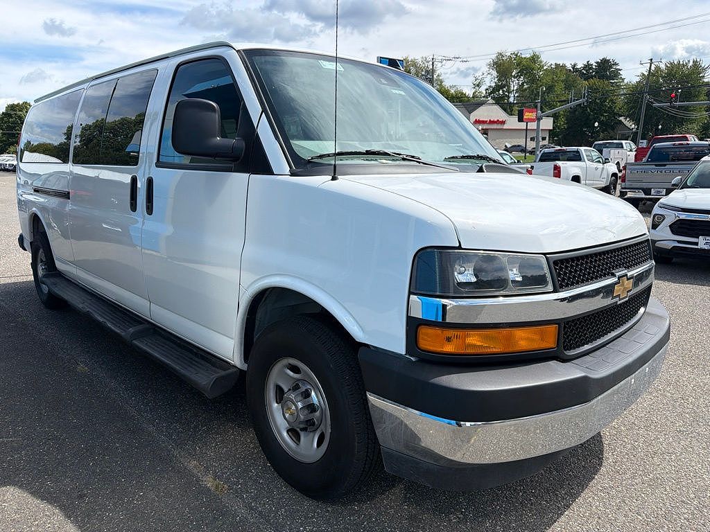 2025 Chevrolet Express LT 3500