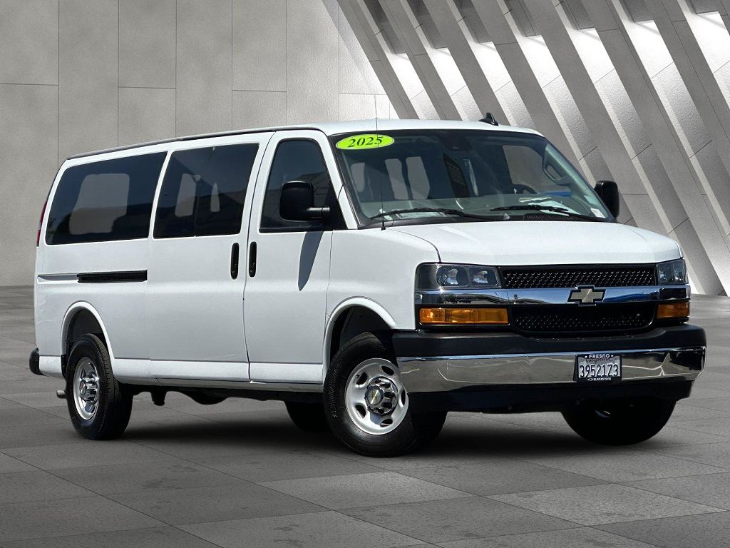 2025 Chevrolet Express LT 3500