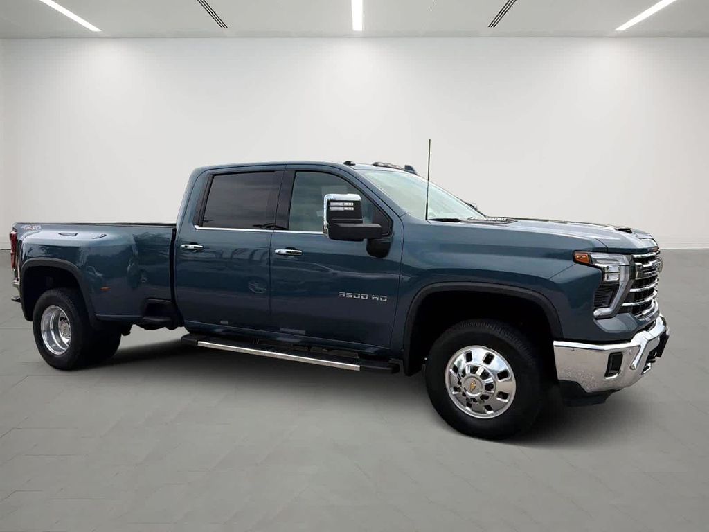 2025 Chevrolet Silverado 3500HD LTZ