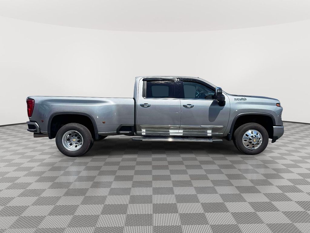 2025 Chevrolet Silverado 3500HD Crew Cab, Long Bed, High Country Dual Rear Wheel, 4WD