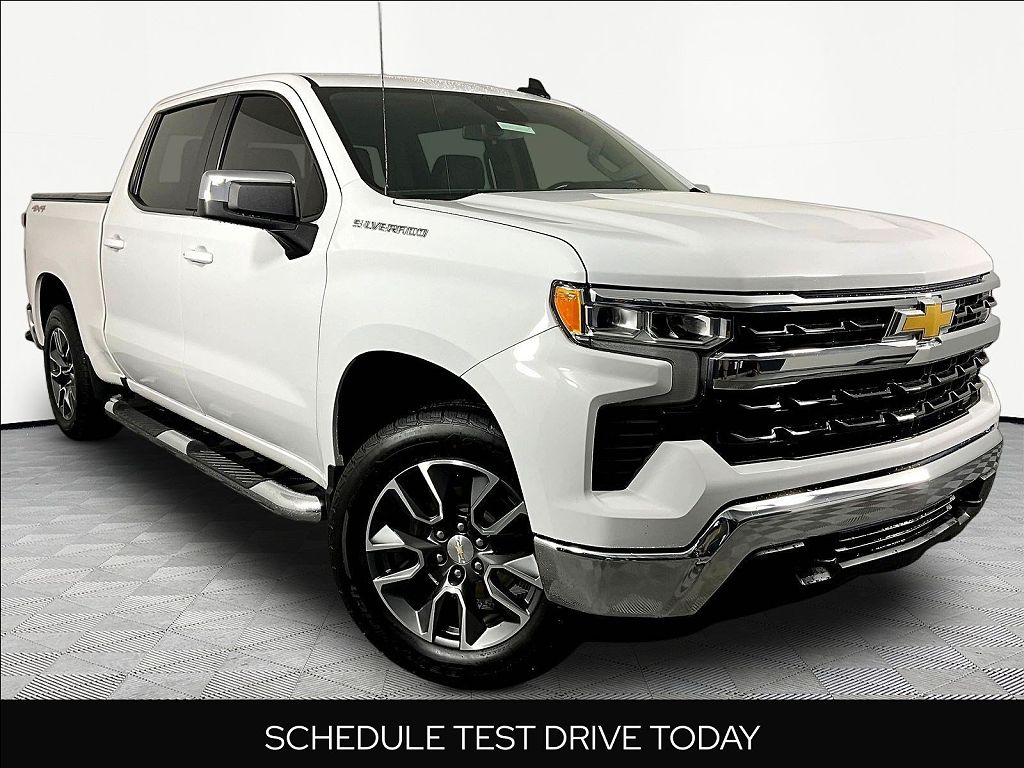 2022 Chevrolet Silverado 1500 4WD Crew Cab 147 LT w/1LT
