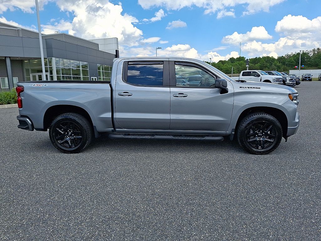 2024 Chevrolet Silverado 1500 4WD Crew Cab Short Bed RST