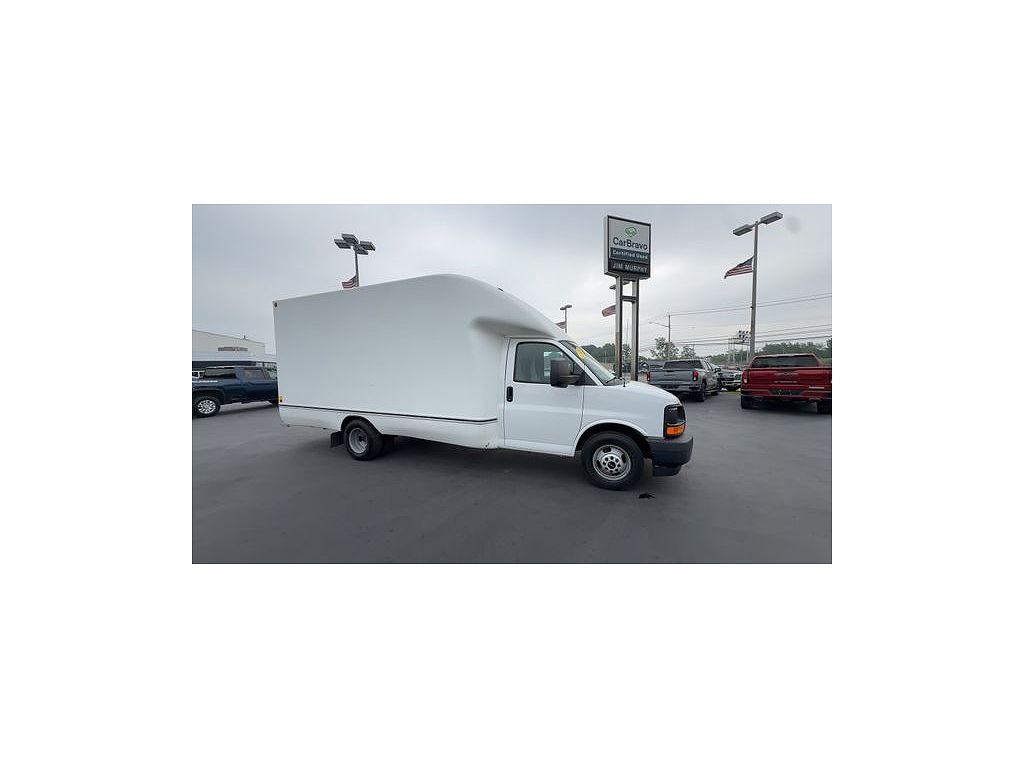2017 GMC Savana Cutaway 3500 Work Van