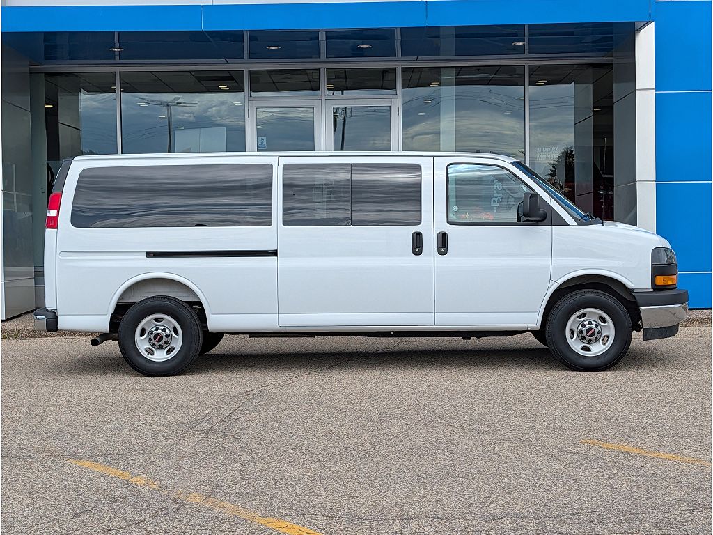 2025 GMC Savana LT 3500
