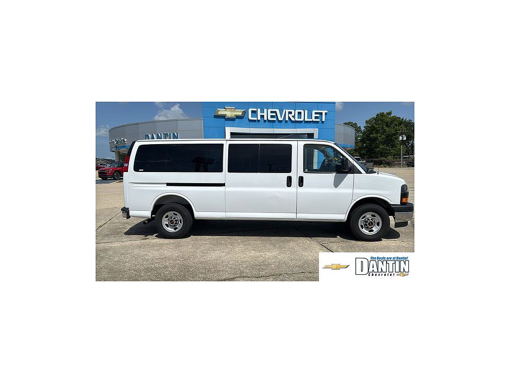 2025 GMC Savana LT 3500