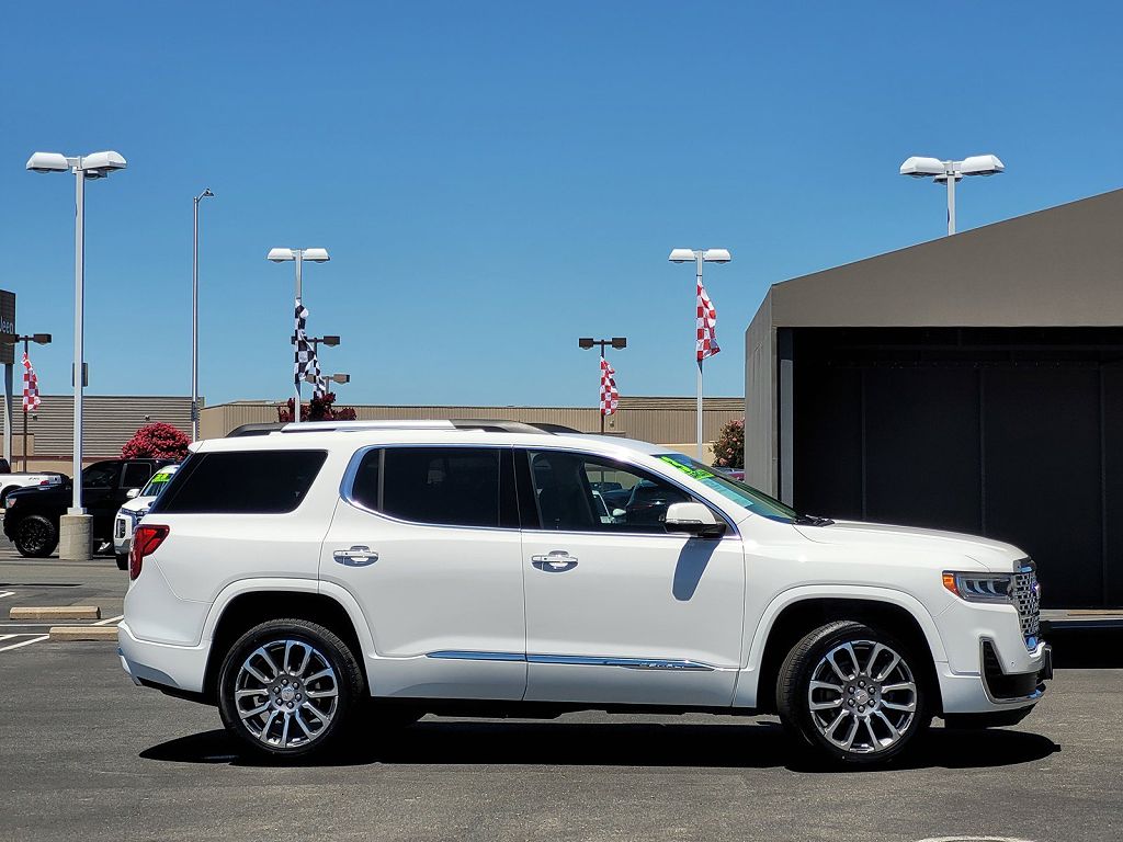 2023 GMC Acadia Denali