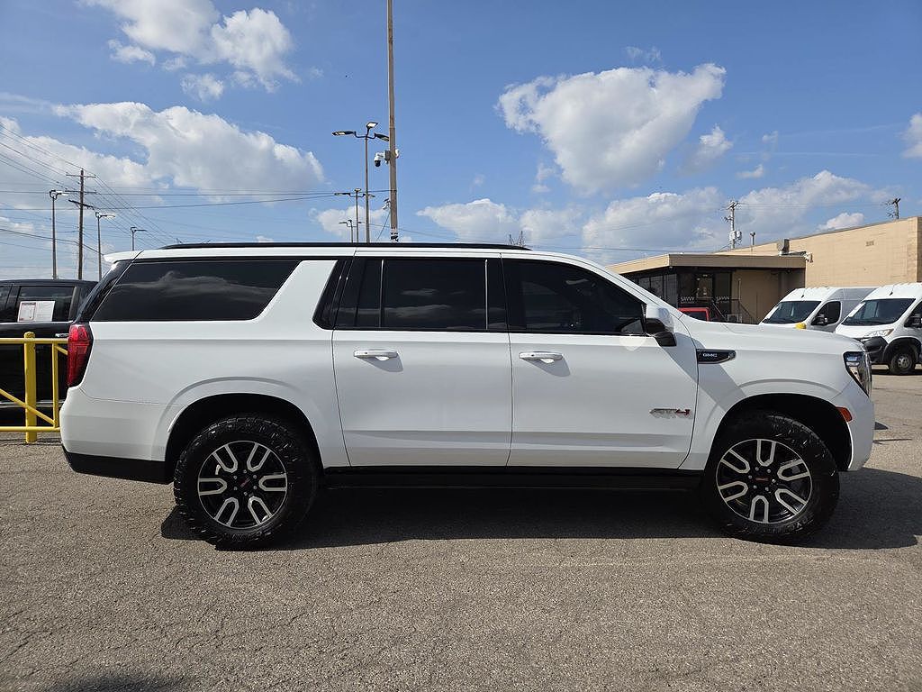 2022 GMC Yukon XL AT4