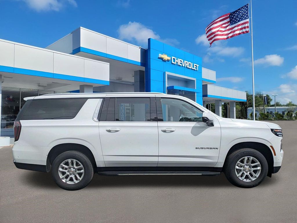 2025 Chevrolet Suburban LT