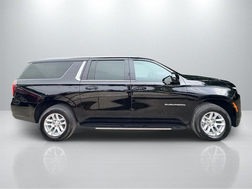 2025 Chevrolet Suburban LT