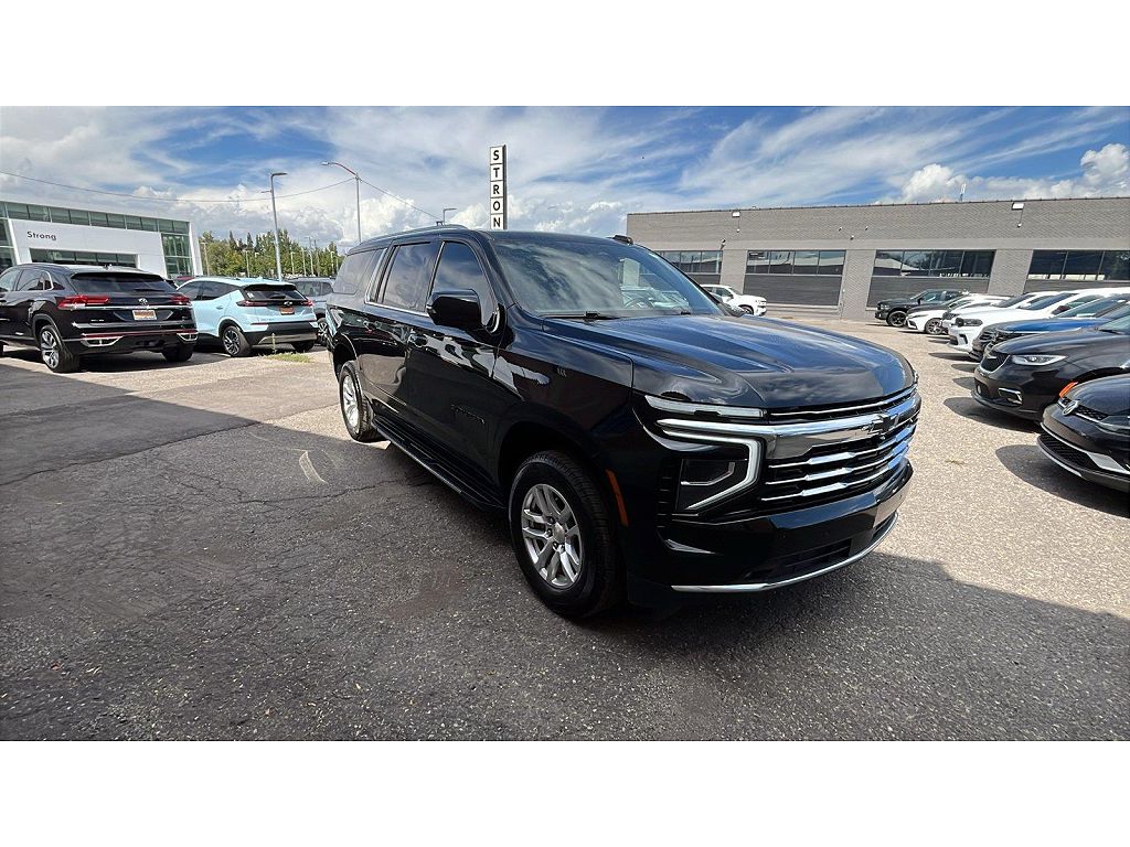 2025 Chevrolet Suburban LT