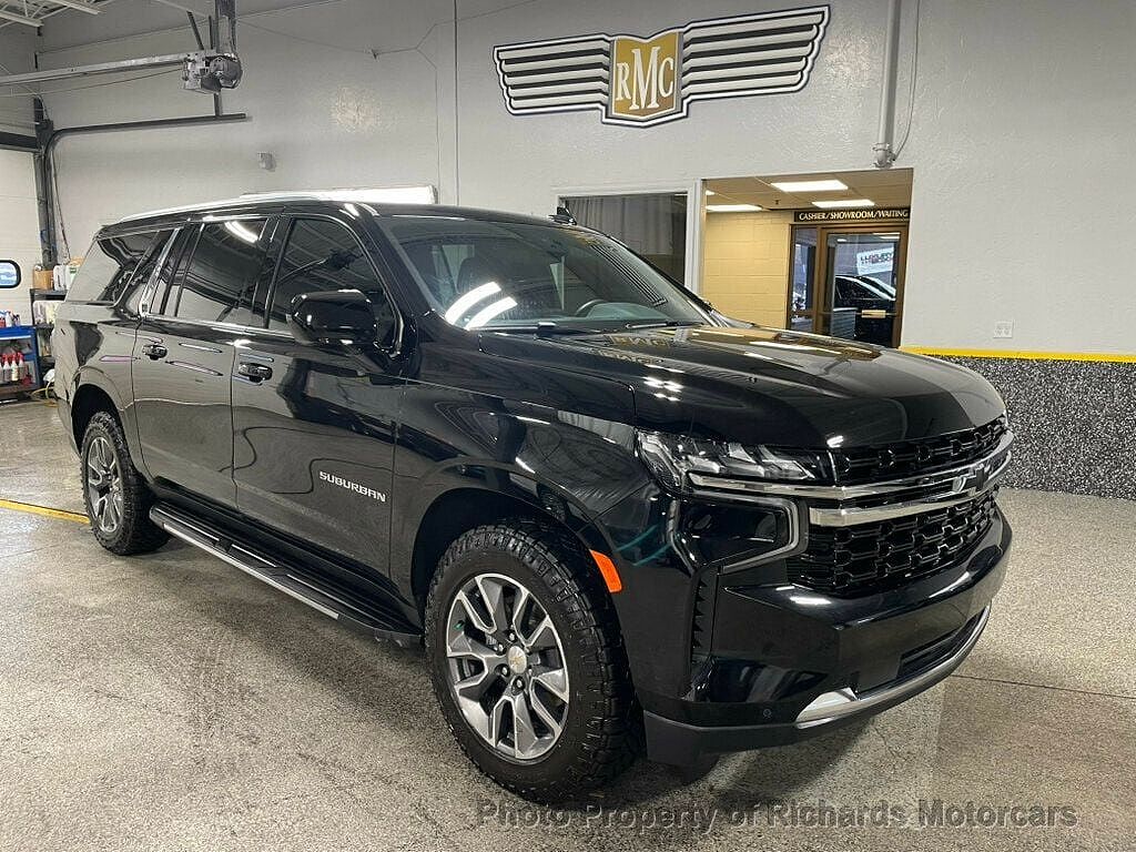2023 Chevrolet Suburban LS
