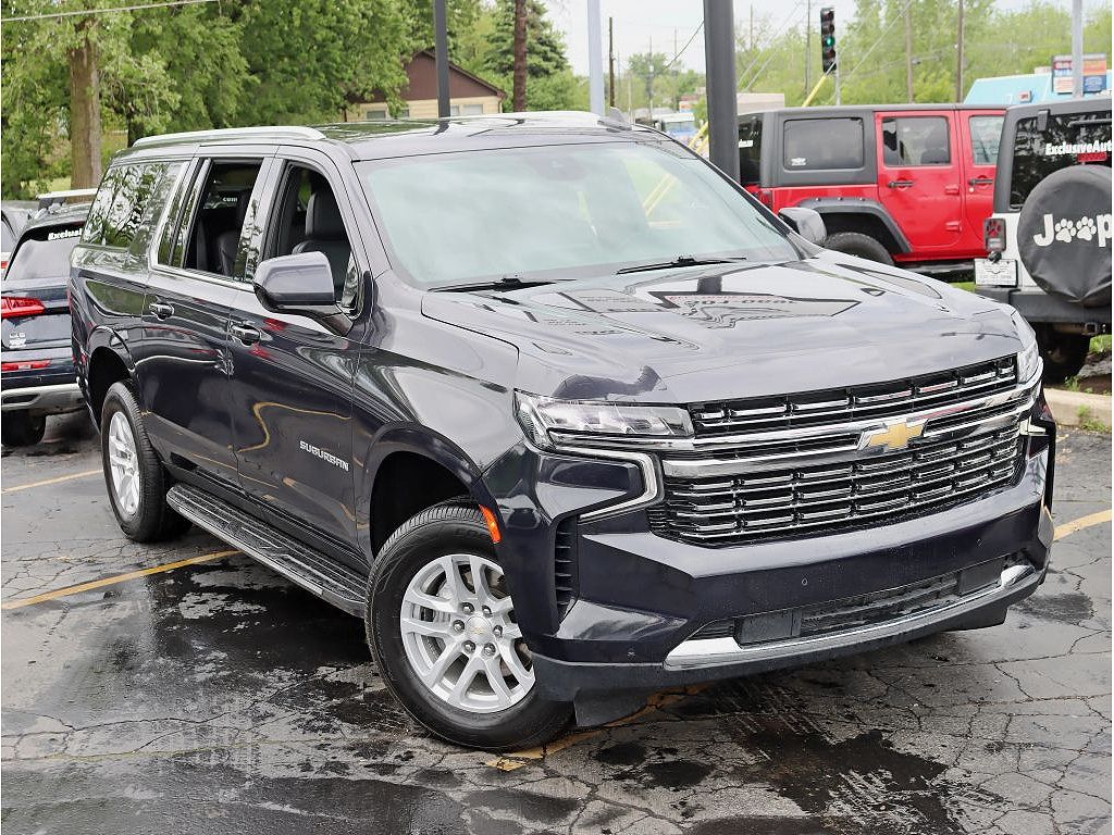 2023 Chevrolet Suburban LT