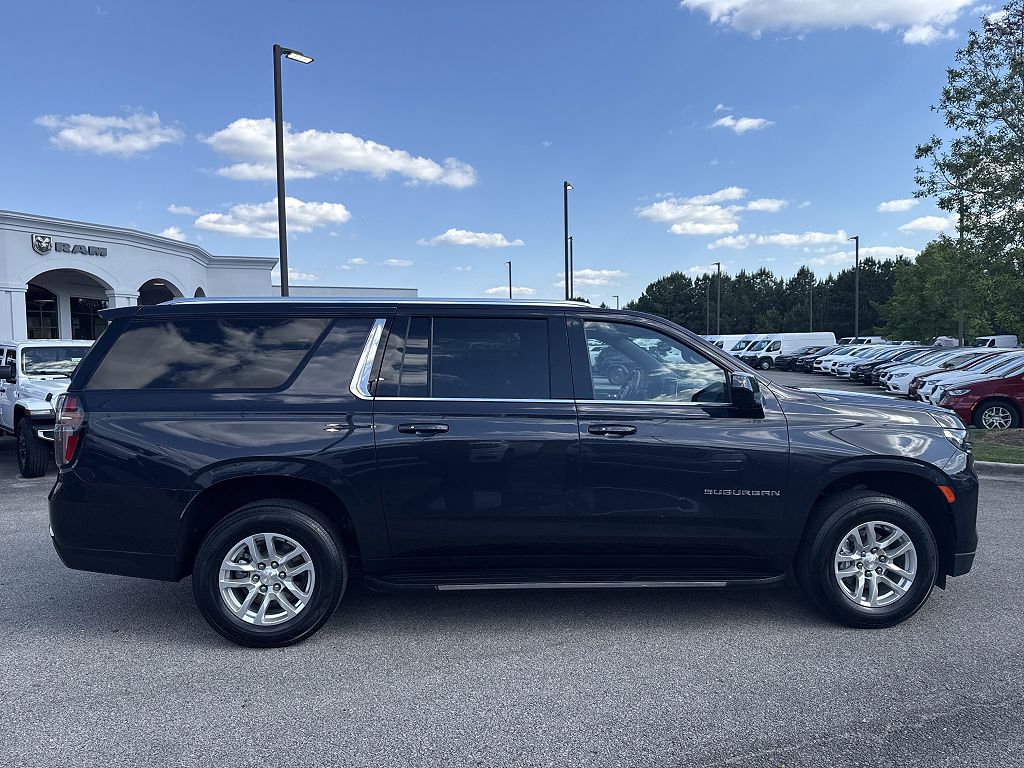 2024 Chevrolet Suburban LT