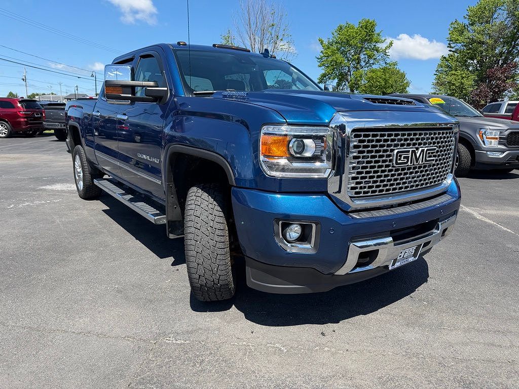 2017 GMC Sierra 2500HD Denali Crew Cab 4WD