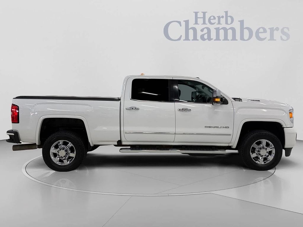 2017 GMC Sierra 3500 HD Denali Crew Cab 4WD 6.6 Turbo Diesel V8 w/ Leather Appointed Seating & Power Sunroof