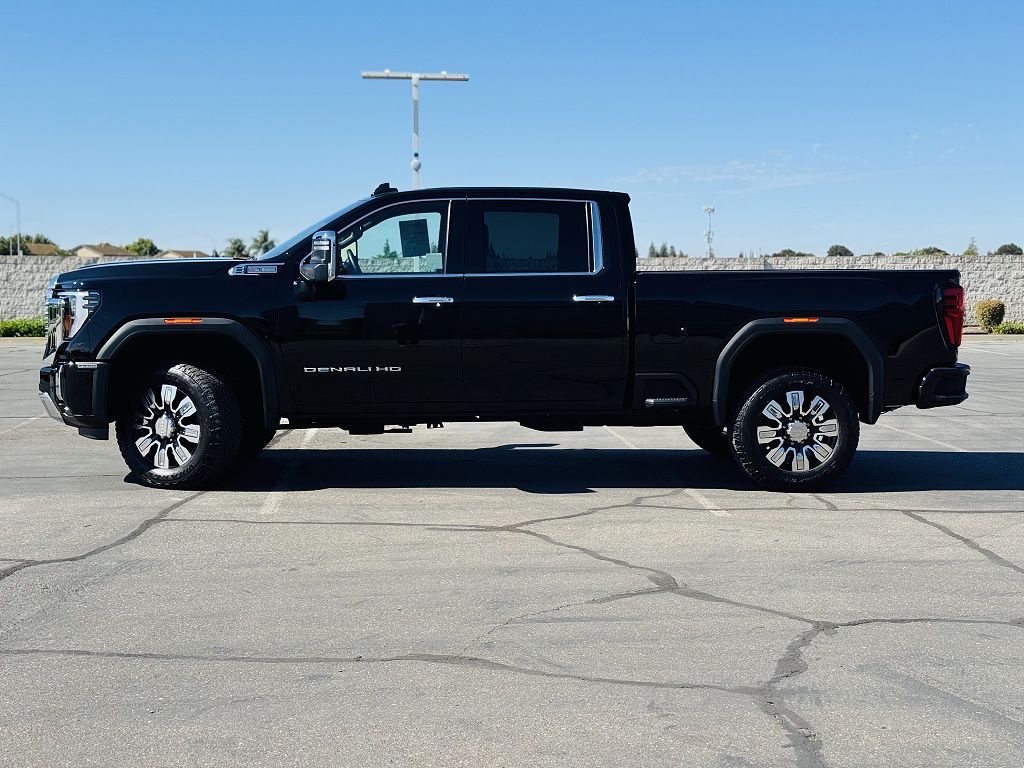 2025 GMC Sierra 2500HD Denali