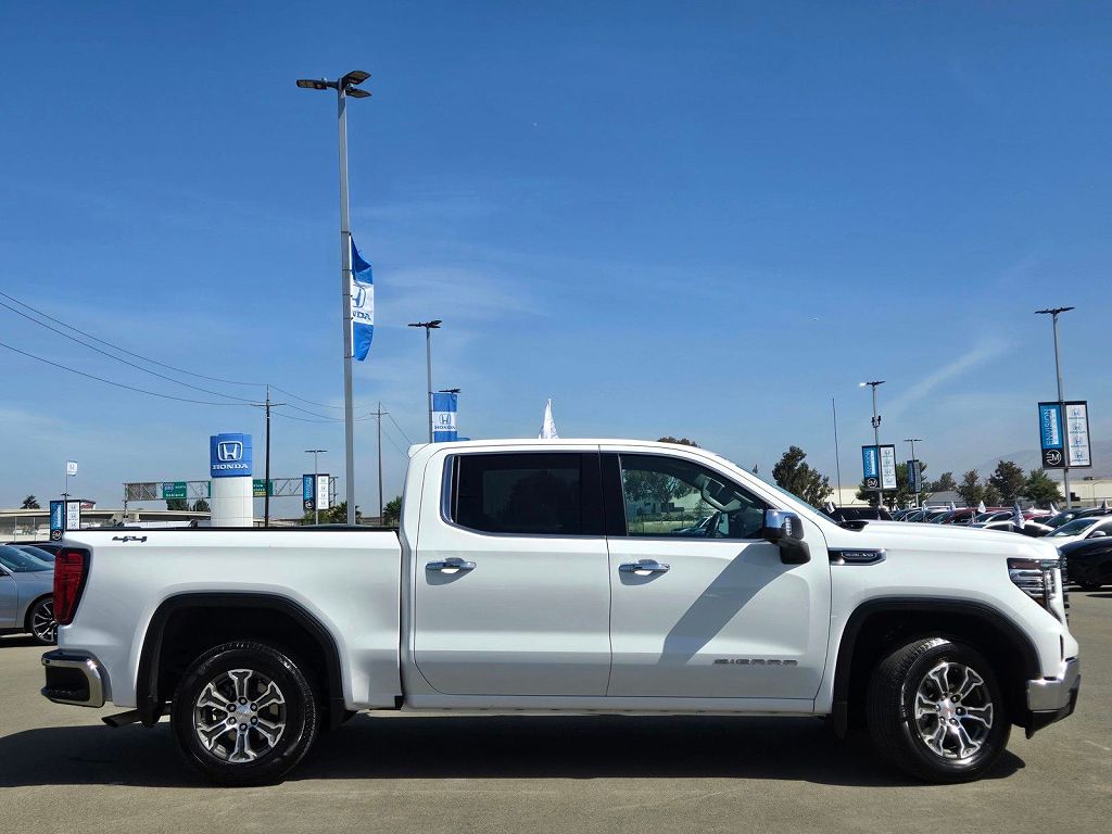 2025 GMC Sierra 1500 SLT