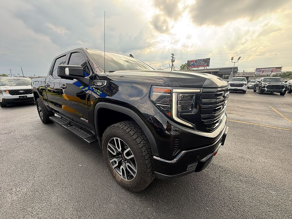2023 GMC Sierra 1500 AT4 Crew Cab 4WD