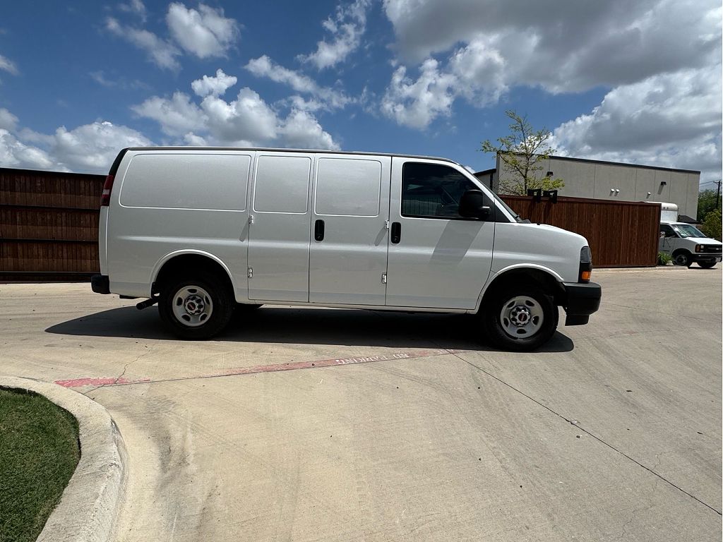 2022 GMC Savana 2500
