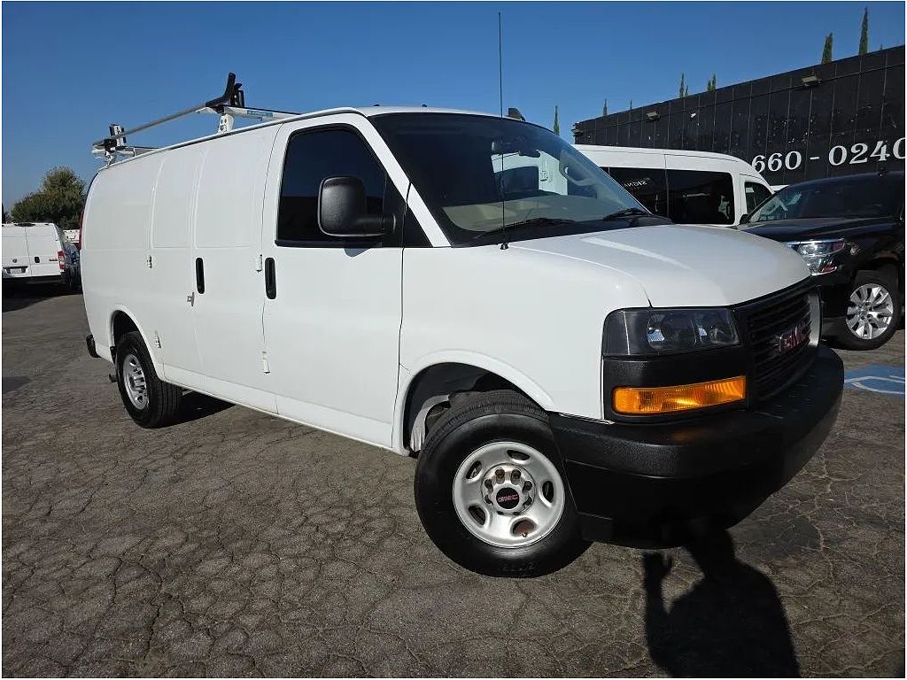 2022 GMC Savana 2500