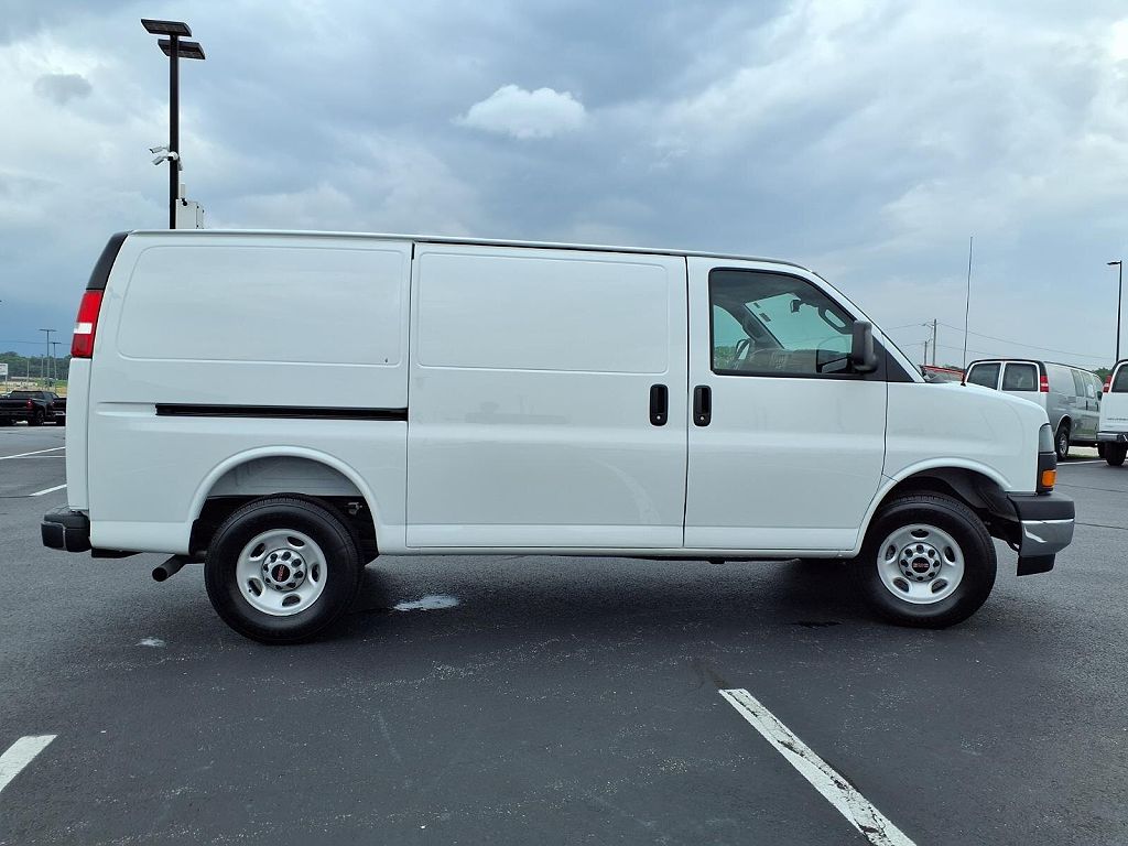 2025 GMC Savana Cargo 3500