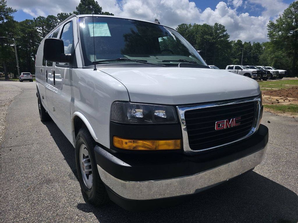 2022 GMC Savana Cargo 3500