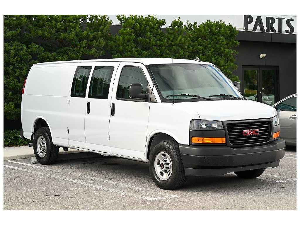 2022 GMC Savana Cargo 3500