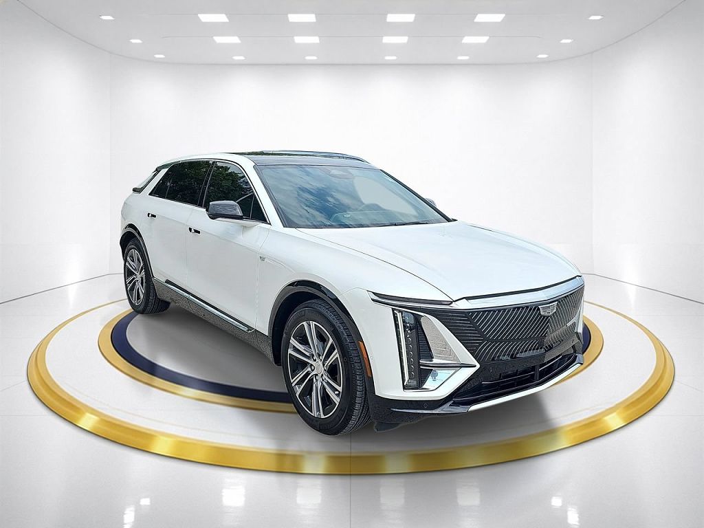 2024 Cadillac Lyriq Luxury 1