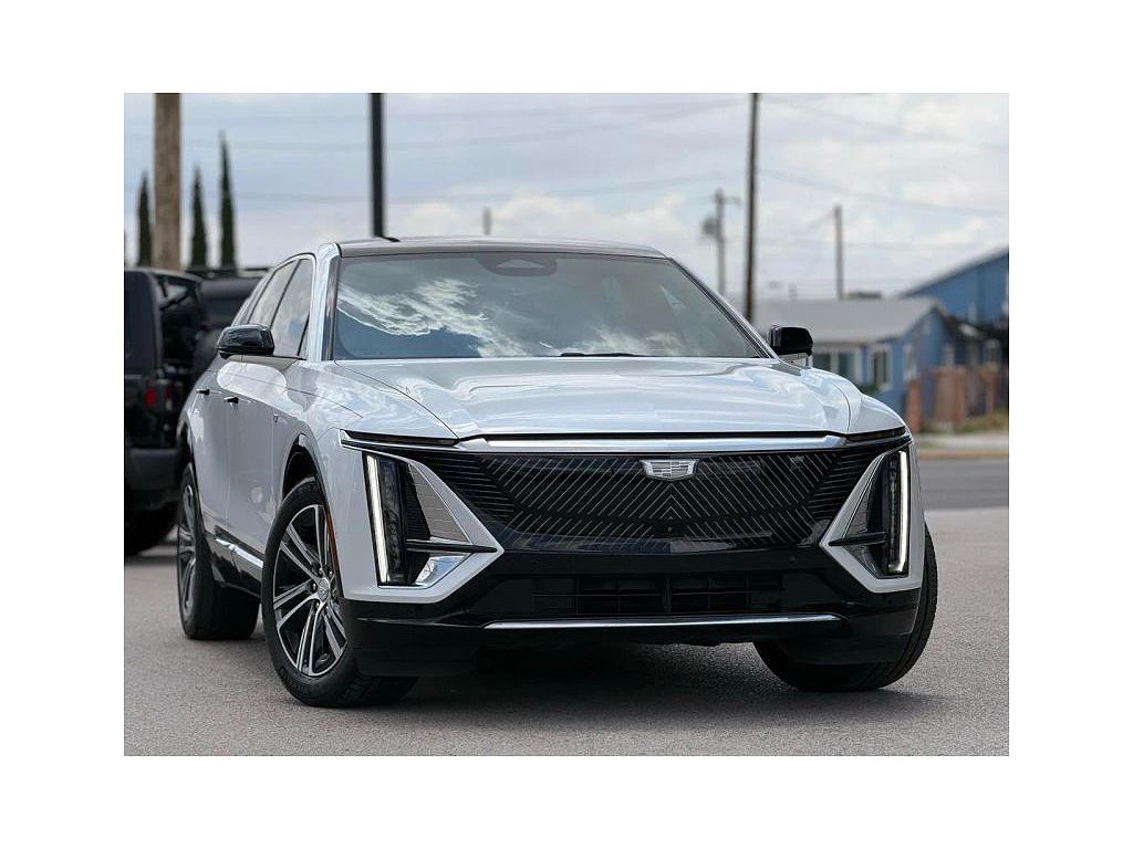 2024 Cadillac Lyriq Luxury 1