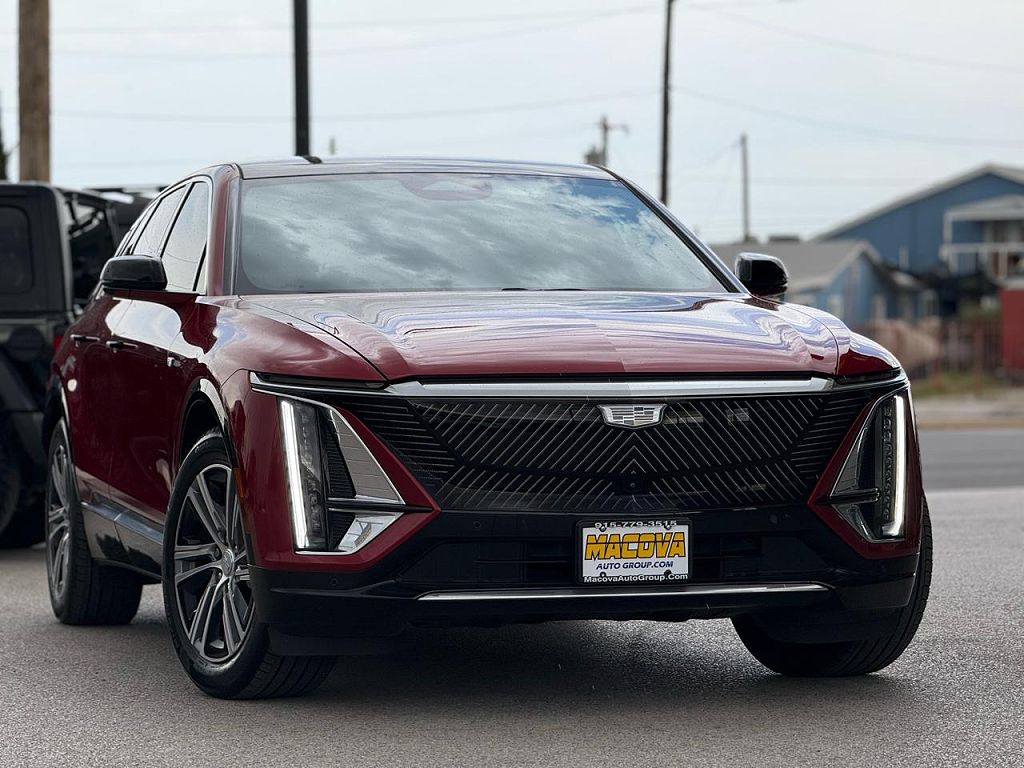 2024 Cadillac Lyriq Luxury 1