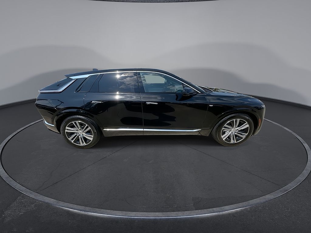 2024 Cadillac Lyriq Luxury 1