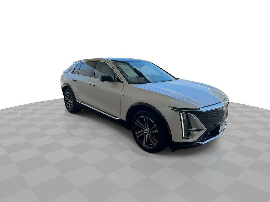 2024 Cadillac Lyriq Luxury 1