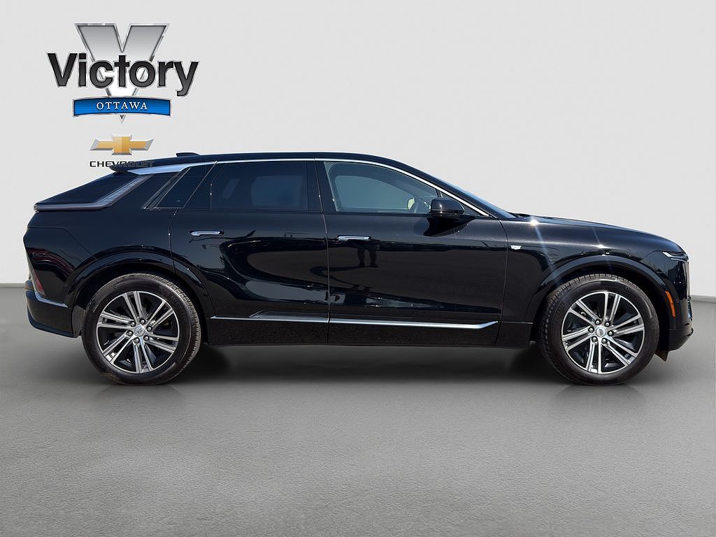 2024 Cadillac Lyriq Luxury 1