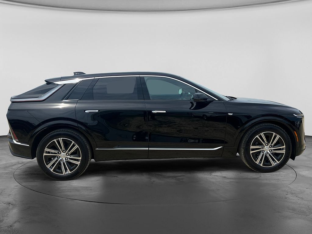 2024 Cadillac Lyriq Luxury 1