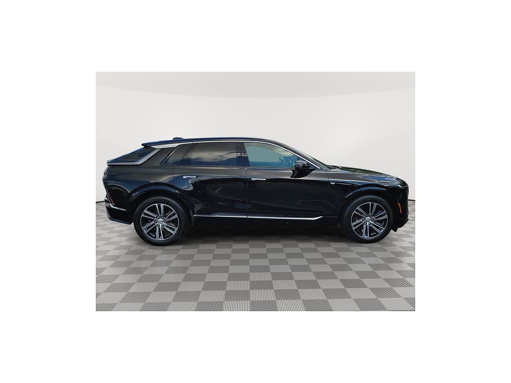 2024 Cadillac Lyriq Luxury 1