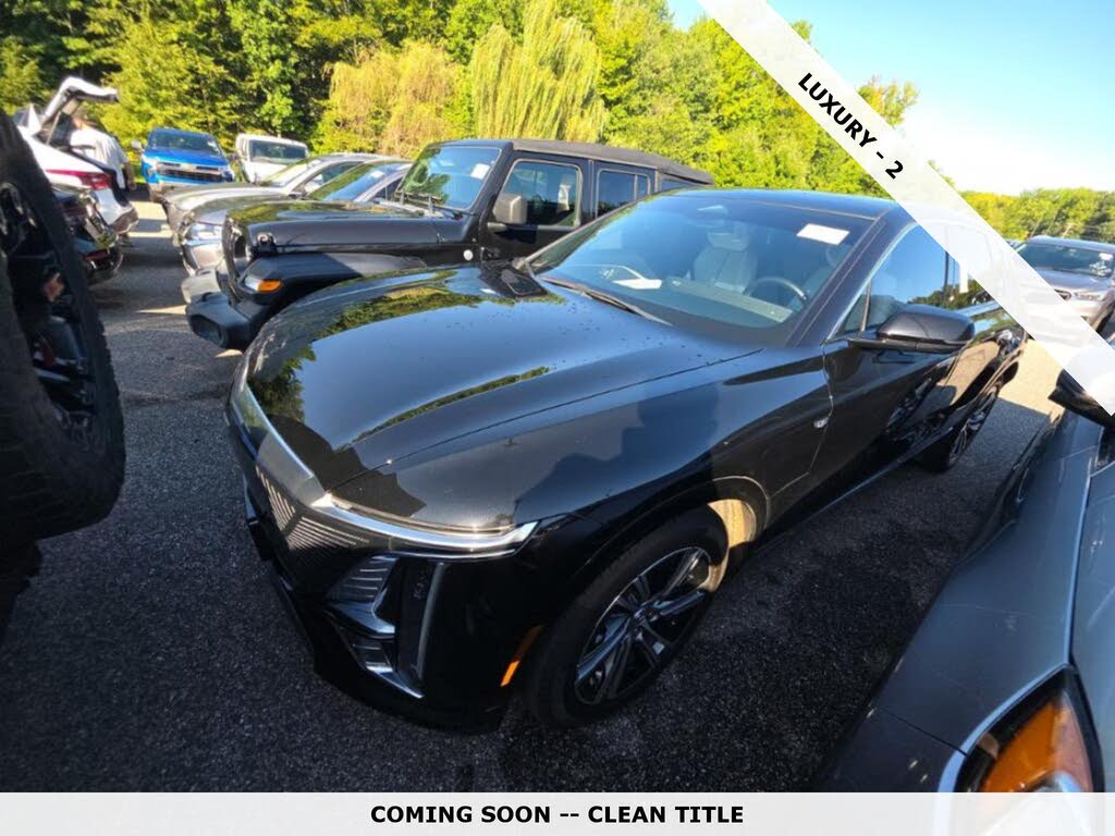 2024 Cadillac LYRIQ Luxury 2