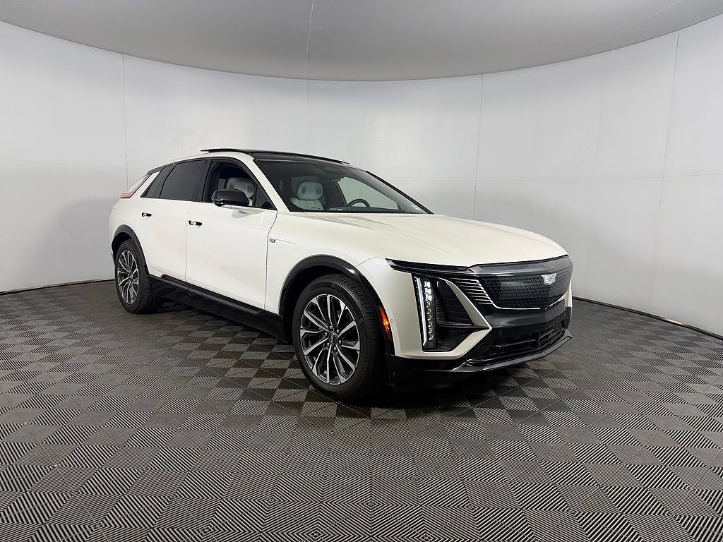 2024 Cadillac Lyriq Sport 2