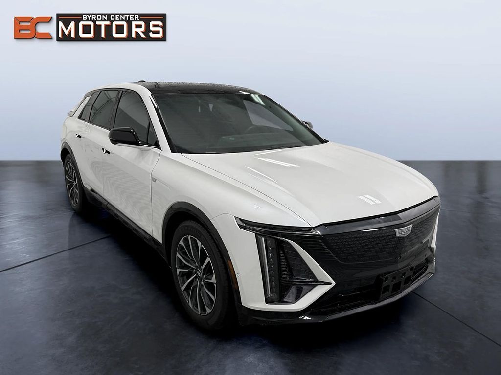 2024 Cadillac Lyriq Sport 2