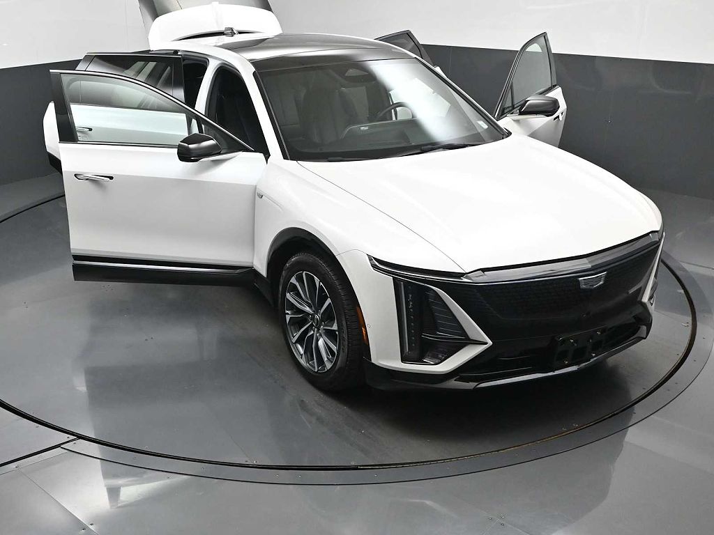 2024 Cadillac LYRIQ Sport 2