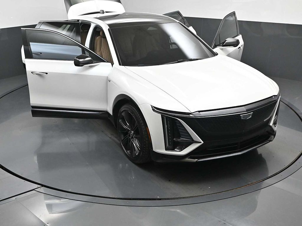 2024 Cadillac LYRIQ Sport 3