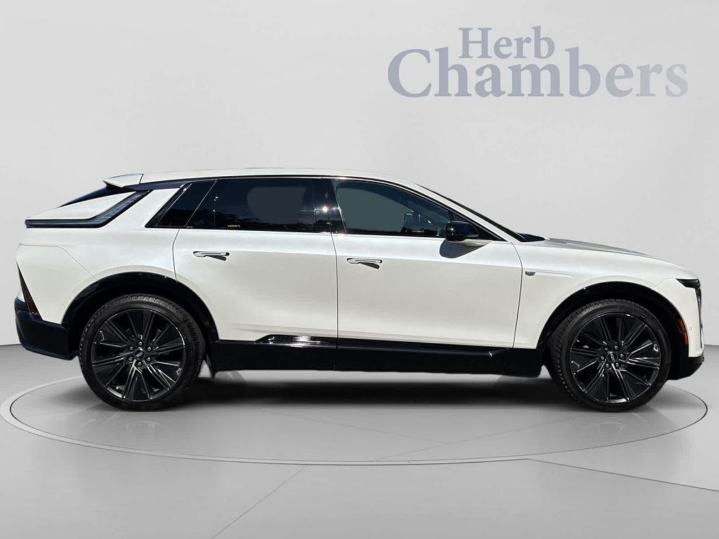 2024 Cadillac Lyriq Sport 3