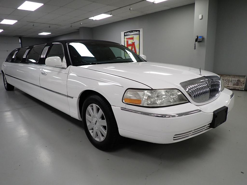 2004 Lincoln Town Car Executive