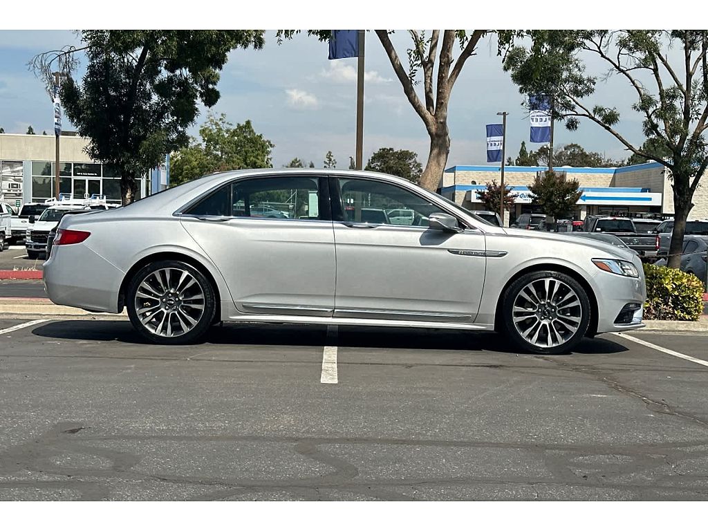 2017 Lincoln Continental Select