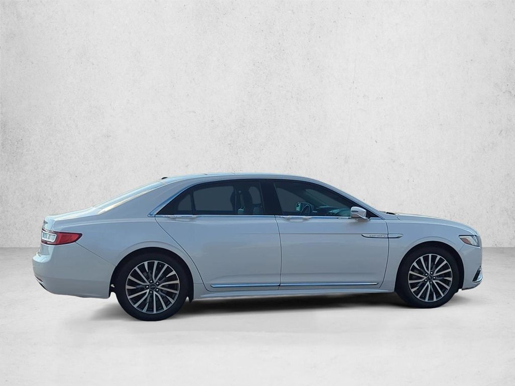 2017 Lincoln Continental Select