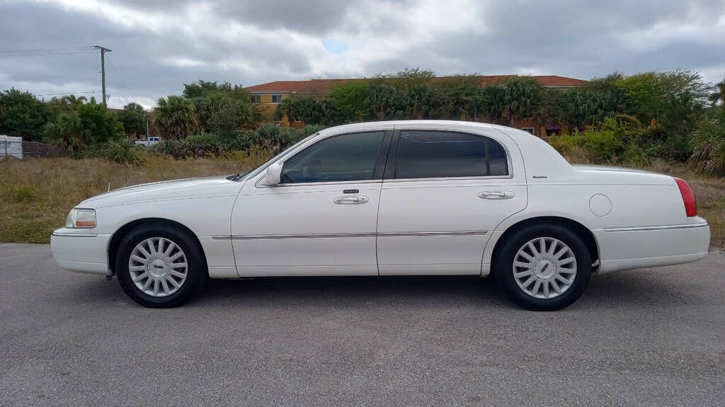 2003 Lincoln Town Car Executive